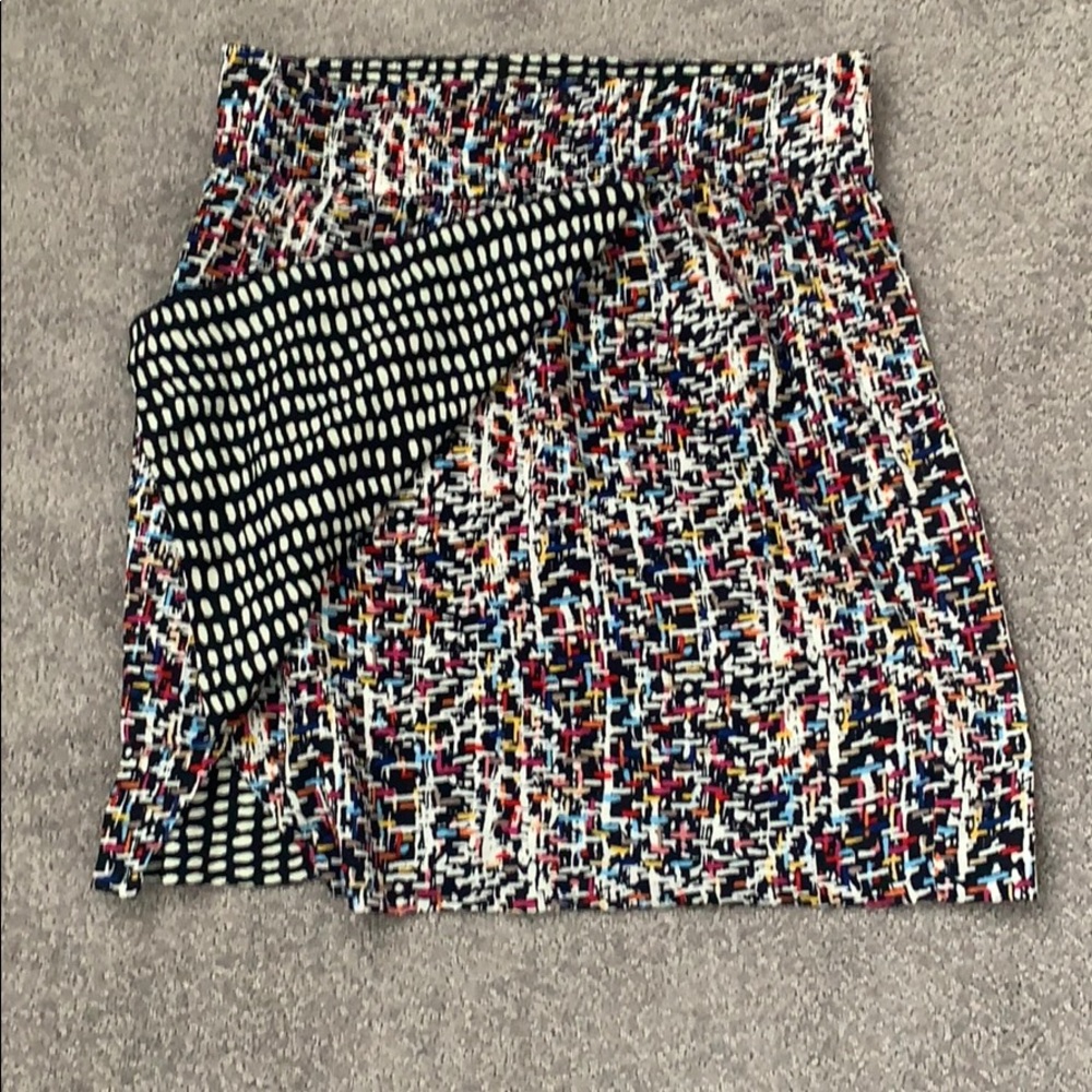 CAbi reversibile faux-wrap skirt  EUC 2-in-1! - Picture 5 of 6